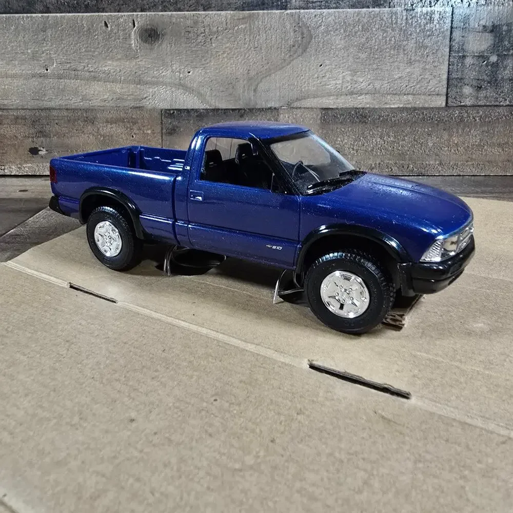 Ertl AMT 1994 Chevy S-10 4X4 Purple Metallic Dealer Promo